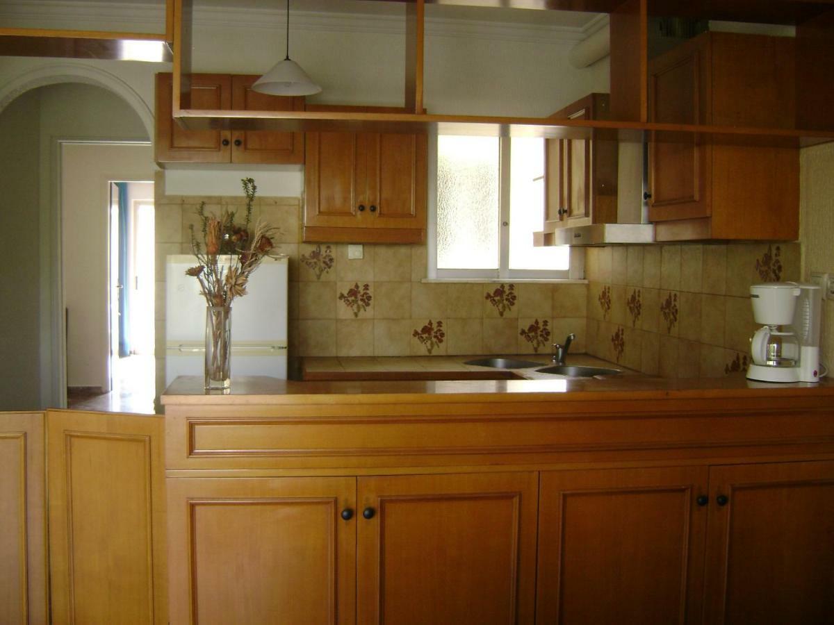 Avra Apartment Artemida  Bagian luar foto